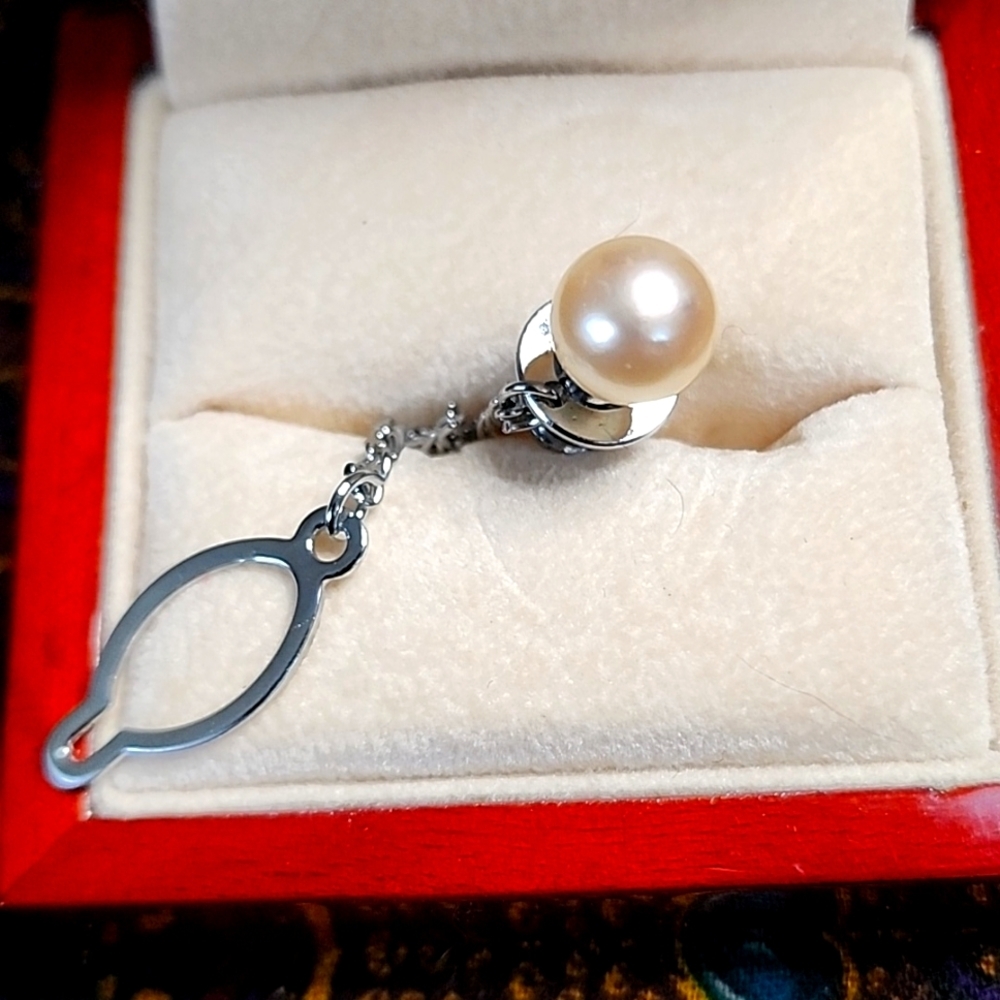 Real pearl tie brooch pin (metal)